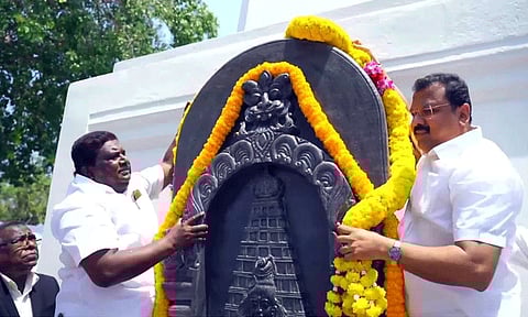 தாய்லாந்தில் தமிழர்களின் நினைவைப் போற்றும் 'நடுகல்' திறப்பு விழா - அமைச்சர் சிவசங்கர், அப்துல்லா எம்.பி. மரியாதை