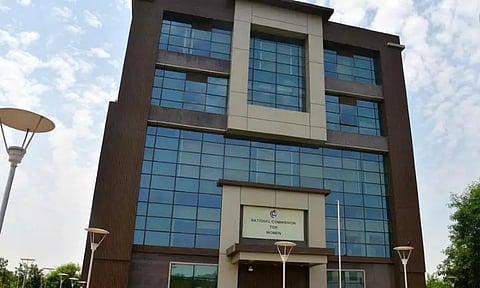 டெல்லி மகளிர் ஆணையத்தில் 223 ஊழியர்கள் அதிரடி நீக்கம்