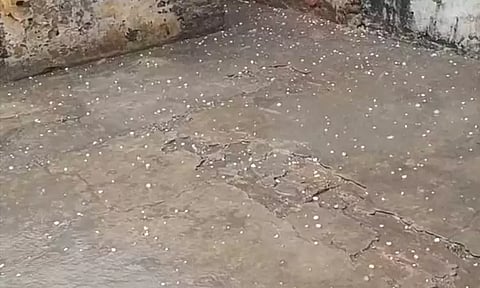 குடியாத்தம் பகுதி மக்களை குளிர்வித்த ஆலங்கட்டி மழை