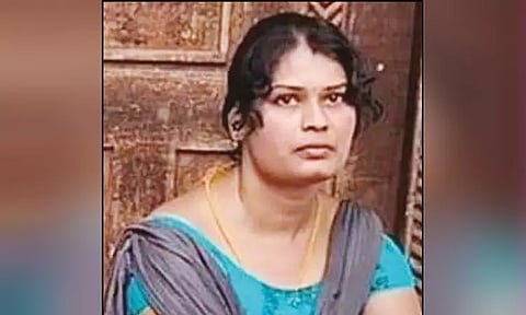 வேறொரு பெண்ணுடன் தொடர்பு: என்னுடன் கணவரை சேர்த்து வையுங்கள்... போலீசாரிடம் கெஞ்சிய பெண்