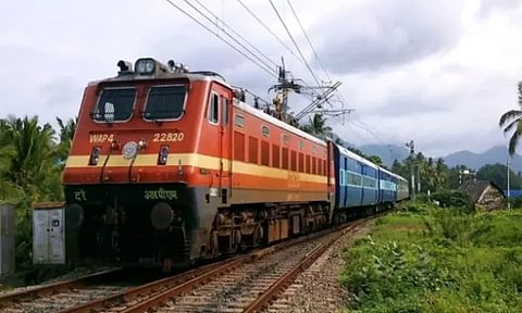 விவேக் எக்ஸ்பிரஸ் மாற்றுப்பாதையில் இயக்கப்படும் - தெற்கு ரெயில்வே