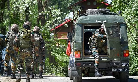 காஷ்மீர் என்கவுண்ட்டர் : பாதுகாப்புப்படையினர் - பயங்கரவாதிகள் மோதல்
