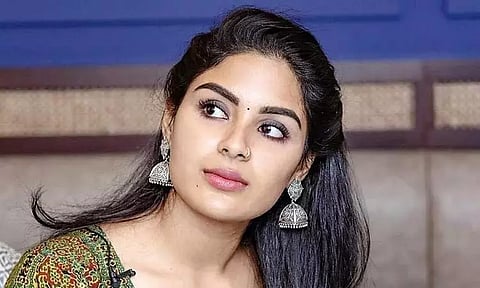 தெலுங்கில் நடிப்பது சிரமம் - நடிகை சம்யுக்தா மேனன்