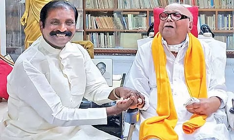 கோள் மூட்டுபவர்களுக்கு கருணாநிதியை முன்வைத்து வைரமுத்து தந்த பதிலடி