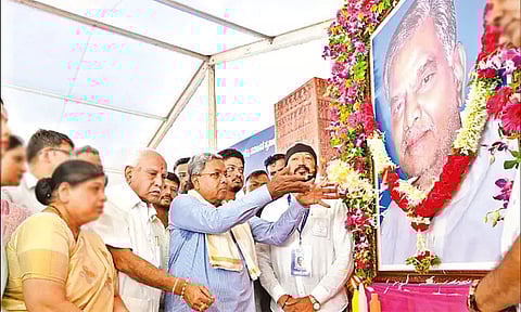 'மக்களின் முதல்-மந்திரி' - சித்தராமையாவுக்கு எடியூரப்பா திடீர் பாராட்டு