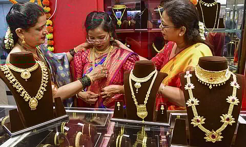 Mumbai: Women at a jewellery shop at Dadar on the occasion of the Akshaya Tritiya festival