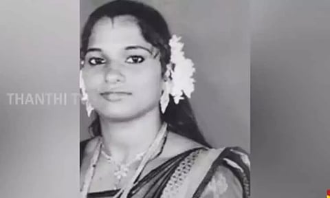 காதல் கணவர், குழந்தைகளை விட்டுவிட்டு நகை, பணத்துடன் மாயமான பெண்