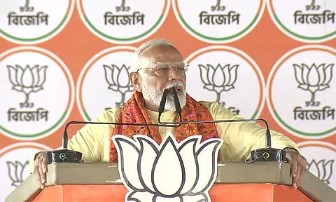 சந்தேஷ்காளி அடக்குமுறையாளர் ஷேக் ஷாஜஹானை காப்பாற்றவும் சட்ட நடவடிக்கைகளில் இருந்து பாதுகாக்கவும் திரிணாமுல் காங்கிரஸ் கட்சியினர் முயற்சிப்பதாக பிரதமர் மோடி குற்றம்சாட்டினார்.