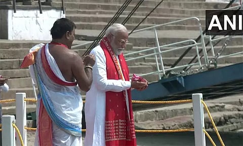 பிரதமர் மோடி வழிபாடு