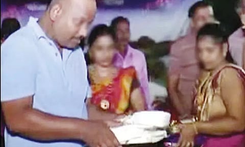 30 ஆண்டுகளுக்கு முன்பு இறந்த மகளுக்கு பெற்றோர் நடத்திய 'பேய் திருமணம்' - சமூக வலைத்தளங்களில் வைரல்