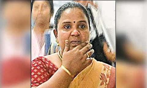 லட்சம் கேட்ட பெண் தாசில்தார் கைது