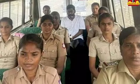 பெண் காவலர்கள் தன்னை தாக்கியதாக சவுக்கு சங்கர் குற்றச்சாட்டு