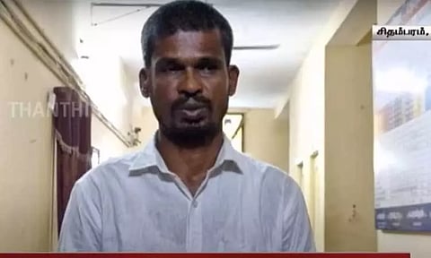 தம்பி மகளை அவதூறாக பேசியதால் ஆத்திரம்... நண்பரை அரிவாளால் வெட்டியவர் கைது