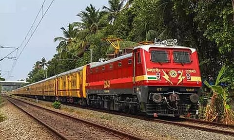 கடும் கூட்ட நெரிசல்... ரெயில்களில் கூடுதல் பெட்டிகள் இணைப்பு