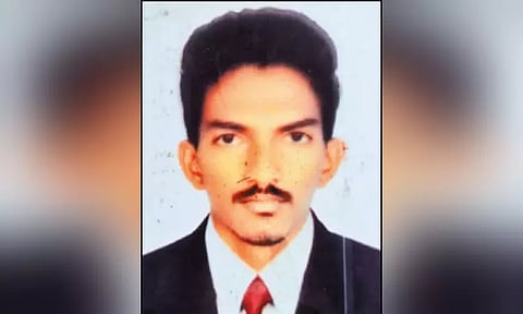 ஆன்லைன் சூதாட்டத்தில் பணத்தை இழந்த என்ஜினீயரிங் மாணவர் தூக்குப்போட்டு தற்கொலை