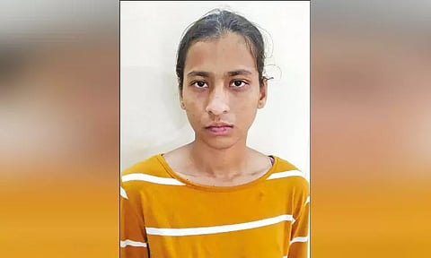 மதுரை சிறையில் இருந்து இளம்பெண் தப்பி ஓட்டம்