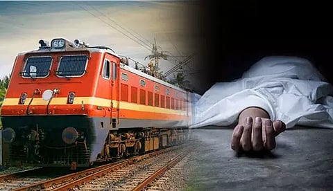 எக்ஸ்பிரஸ் ரெயிலில் அழுகிய நிலையில் ஆண் பிணம்: 4 நாட்களாக பெட்டியிலேயே கிடந்த அவலம்