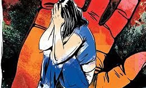 கால்நடைகளை மேய்க்க சென்ற சிறுமியை கற்பழித்து உயிருடன் எரித்துக்கொன்ற அண்ணன்-தம்பி