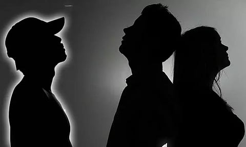 தாயின் கள்ளக்காதலன் படுகொலை: 17 வயது மகன் வெறிச்செயல்