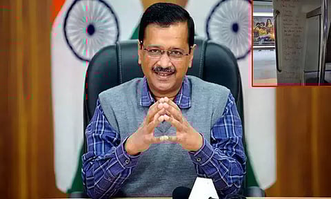 மெட்ரோ ரெயில்களில் கெஜ்ரிவாலுக்கு மிரட்டல் விடுக்கும் வாசகங்கள் - பா.ஜனதா மீது ஆம் ஆத்மி குற்றச்சாட்டு