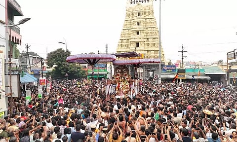 காஞ்சிபுரம் வரதராஜ பெருமாள் திருக்கோவில் கருடசேவை உற்சவம்