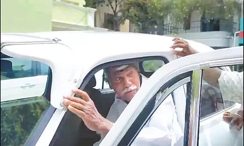 காரை புதுப்பித்து பயன்படுத்தும் முதல்-மந்திரி ரங்கசாமி