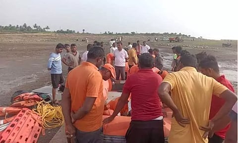 புனேவில் படகு கவிழ்ந்து விபத்து: 5 பேரின் உடல்கள் மீட்பு