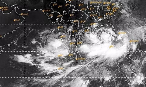 உருவானது காற்றழுத்த தாழ்வு மண்டலம்: நாளை புயலாக வலுப்பெறும்