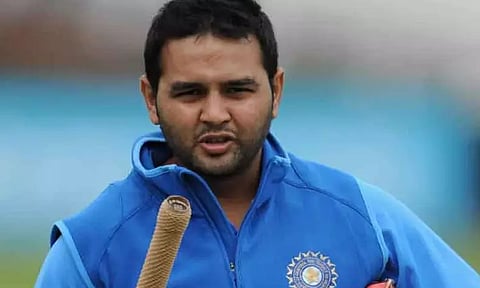 இந்திய அணியின் ஜெர்சியை அணிந்ததும் அவர் வித்தியாசமான வீரராக மாறி விடுவார் - பார்த்திவ் படேல்