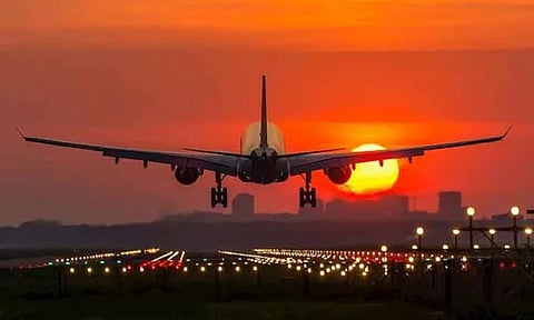 ரிமால் புயல் எதிரொலி: கொல்கத்தா விமான நிலையத்தில் விமான சேவை நிறுத்தம்