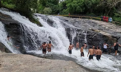 கும்பக்கரை அருவியில் சுற்றுலா பயணிகள் குளிக்க நாளை முதல் அனுமதி