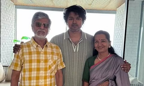 Vijay's cute picture with his parents SA Chandrasekar & Shoba