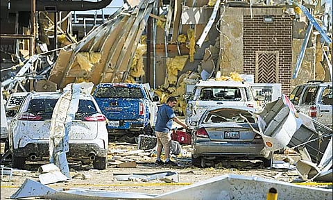 அமெரிக்காவை பந்தாடிய புயல்