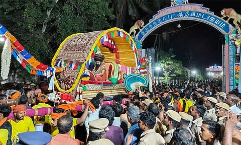 தருமபுரம் ஆதீனம் பல்லக்கில் வீதியுலா