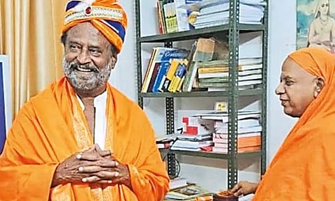 கேதார்நாத் கோவிலில் ரஜினிகாந்த் வழிபாடு