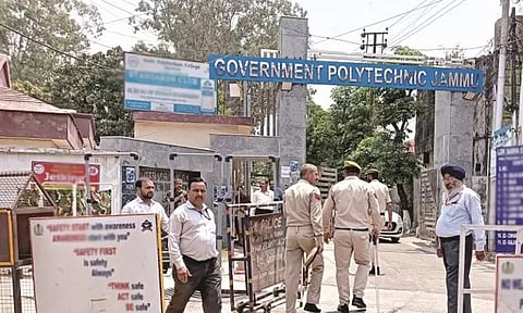 காஷ்மீரில் முன்னாள் முதல்-மந்திரிகளின் எம்.பி. கனவு நிறைவேறுமா..? இன்று வாக்கு எண்ணிக்கை