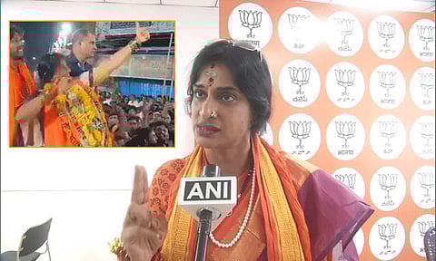 மசூதியின் மீது அம்பு எய்வது போல் சைகை காட்டி சர்ச்சையில் சிக்கிய பா.ஜ.க. வேட்பாளர் மாதவி லதா பின்னடைவு