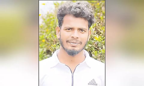 கடனை வசூலிக்க நிதி நிறுவனம் நெருக்கடி: விஷம் குடித்து ஊழியர் தற்கொலை