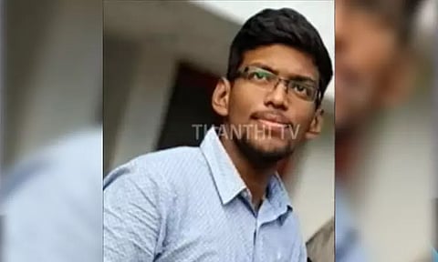 பிறந்தநாள் சர்ப்ரைஸ் கொடுக்க நினைத்த கணவன்... மனைவி கண்முன்னே உயிரிழந்த சோகம்