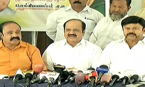 உருவாகிறது அதிமுக ஒருங்கிணைப்பு குழு; ஓபிஎஸ் அணியில் இருந்து ஜேசிடி பிரபாகரன், புகழேந்தி விலகல்