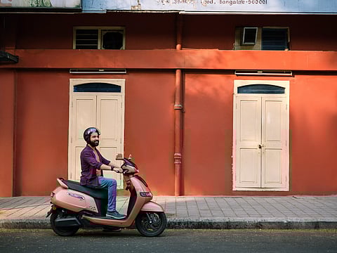 உங்கள் கண்களையும், எண்ணங்களையும் கவரும் வகையில் 11 வண்ணங்களில் டி.வி.எஸ். ஐ-கியூப்