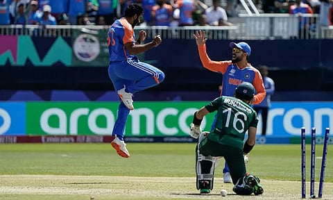 டி20 உலகக்கோப்பை: பாகிஸ்தானை கடைசி ஓவரில் வீழ்த்தி இந்தியா திரில் வெற்றி
