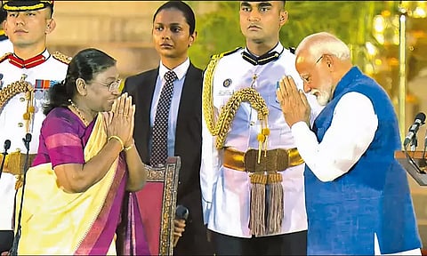 பதவி ஏற்பு விழாவில் 144 முறை எழுந்து, உட்கார்ந்த ஜனாதிபதி திரவுபதி முர்மு