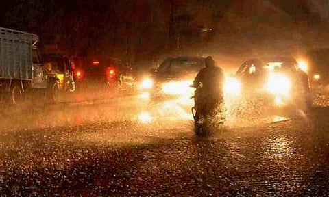 சென்னையில் நள்ளிரவில் இடி-மின்னலுடன் மழை