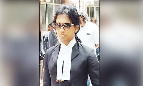 நில பிரச்சினை தொடர்பான வழக்கில் சேலம் கோர்ட்டில் வாதாடிய கேரள திருநங்கை