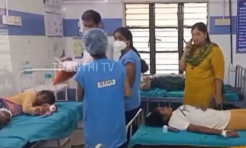 ஓசூர் அருகே மாநகராட்சி மூலம் வழங்கப்பட்ட குடிநீரை குடித்த 15-க்கும் மேற்பட்டோருக்கு வாந்தி - மயக்கம்