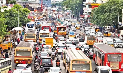 கிளாம்பாக்கம் பஸ் நிலையம் எதிரே போக்குவரத்து நெரிசலுக்கு விரைவில் தீர்வு-அமைச்சர் தா.மோ.அன்பரசன்