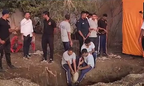 குஜராத்தில் ஆழ்துளை கிணற்றில் தவறி விழுந்த ஒன்றரை வயது குழந்தை உயிரிழப்பு