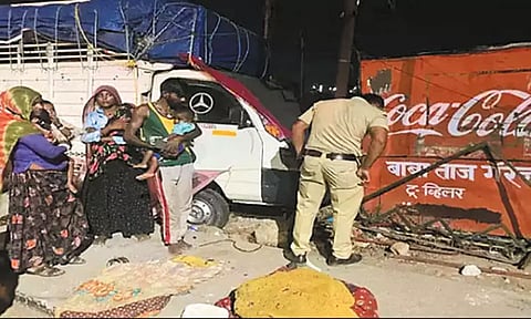 குடிபோதையில் கல்லூரி மாணவர் ஓட்டிச்சென்ற கார் மோதி.. நடைபாதையில் படுத்து தூங்கிய 2 பெண்கள் பலி