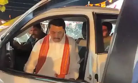 congress worker washing Patole feet